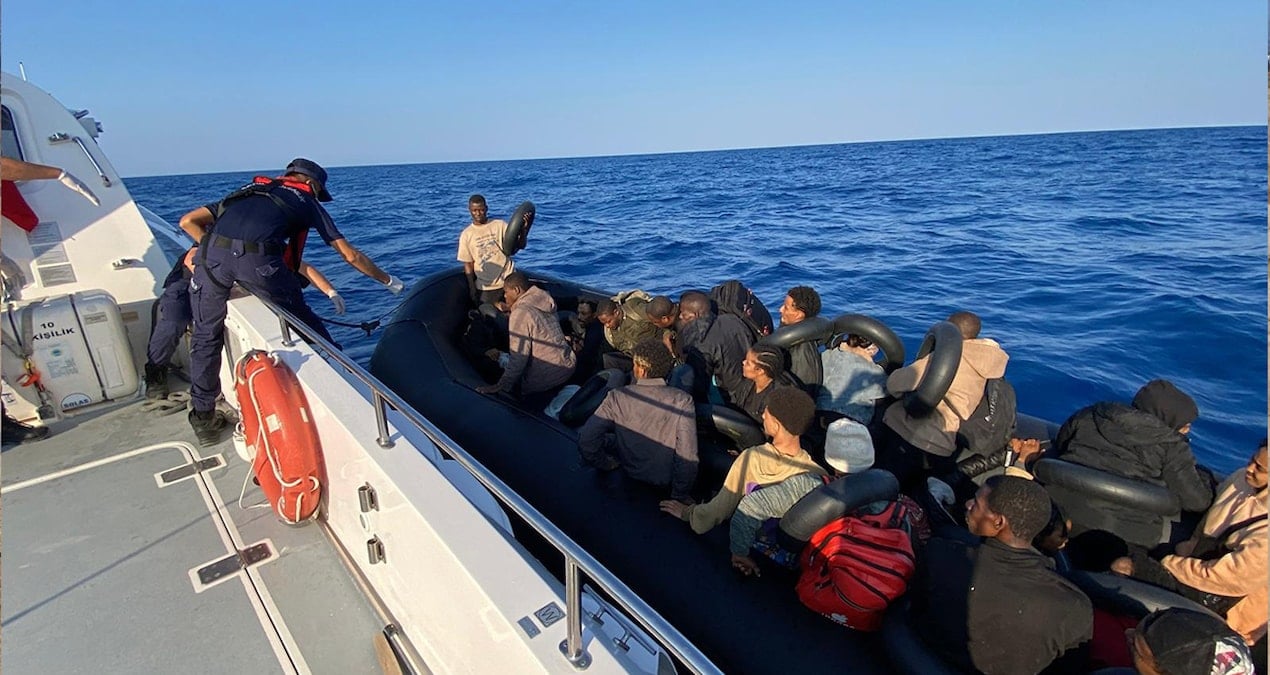 51 düzensiz göçmen kurtarıldı…