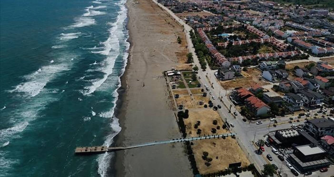 Dalga boyu 3 metreyi aşınca denize giriş yasaklandı