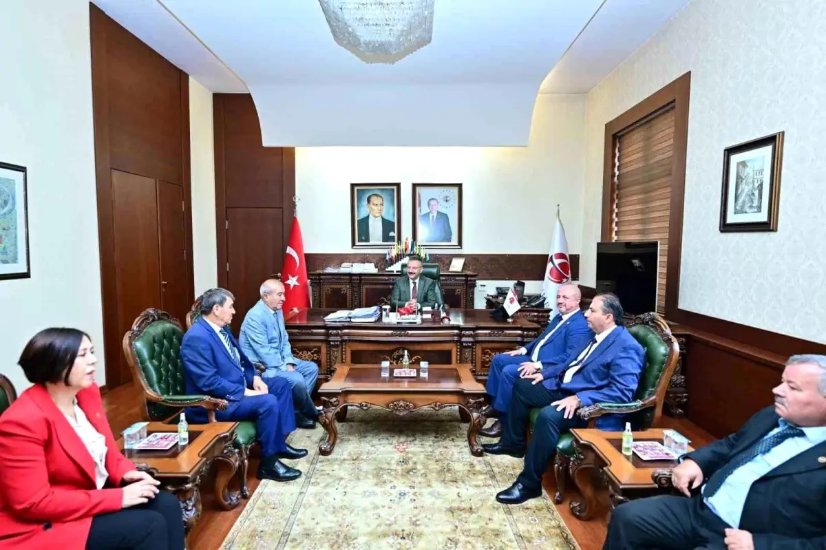 Vali Aksoy’dan Muhtarlara Plaket Töreni