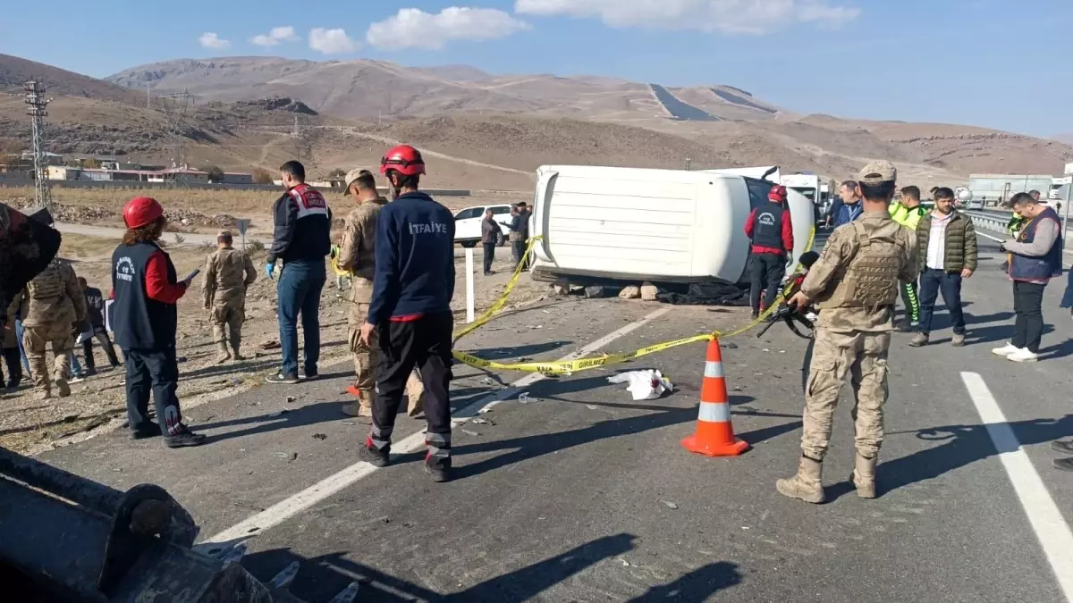 Ağrı’da Otomobil ile Minibüs Çarpıştı: 1 Ölü, 2 Yaralı