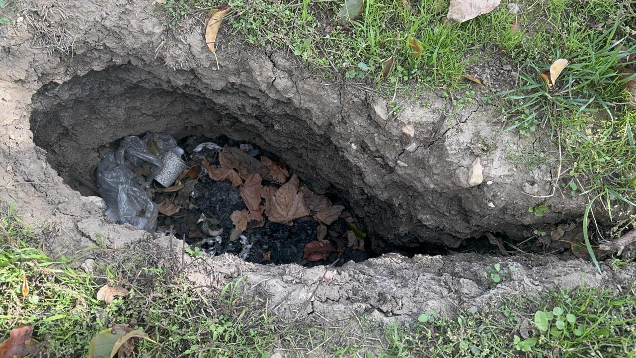 Elma bahçesinde endişelendiren olay! Evlerin duvarları çatladı