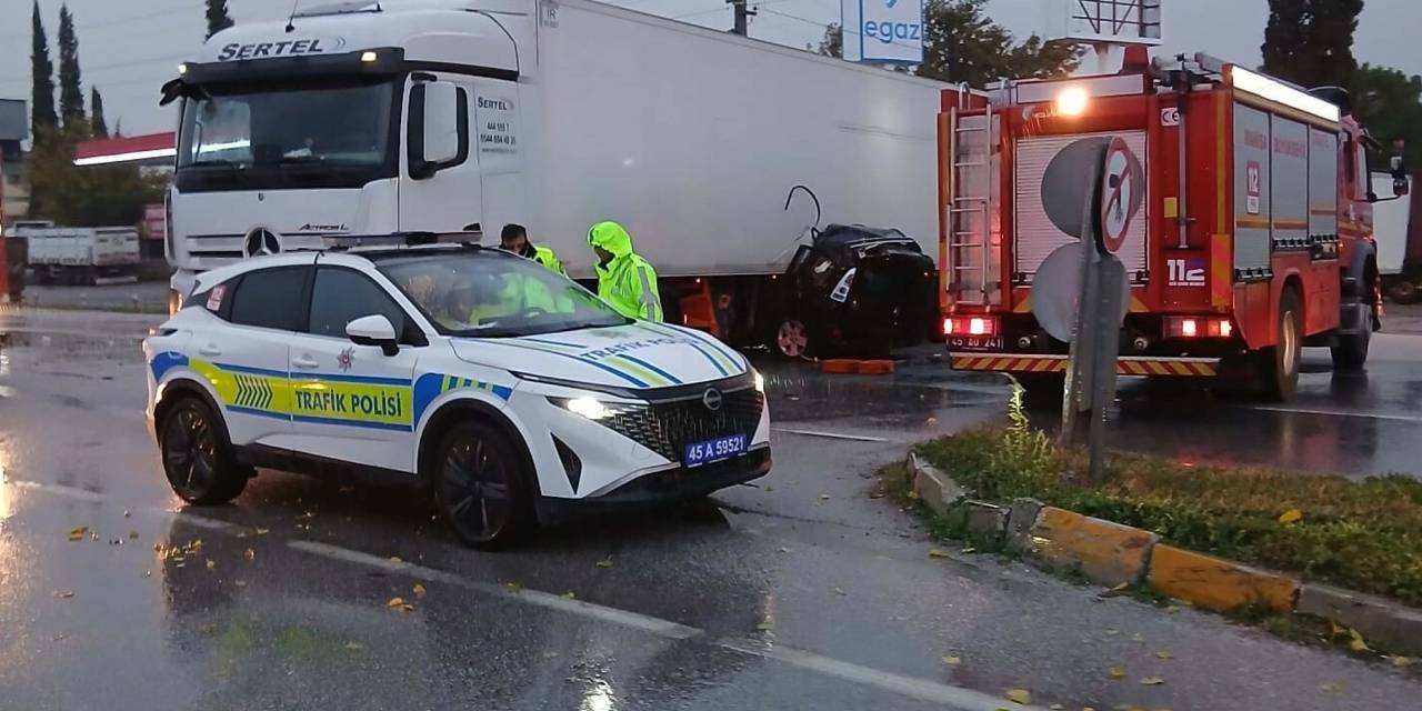 Otomobil TIR’ın dorsesine çarptı: Araçta bulunan karı koca hayatını kaybetti