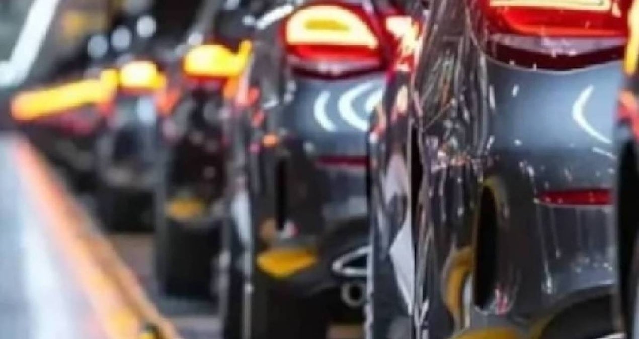 Otomotiv tarihinin efsaneleri belli oldu: Dünyanın en uzun süre üretilen otomobilleri açıklandı