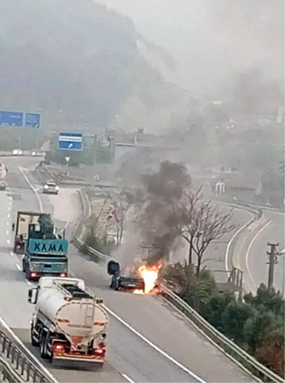 Pamukova’da Seyir Halindeki Otomobil Alev Aldı
