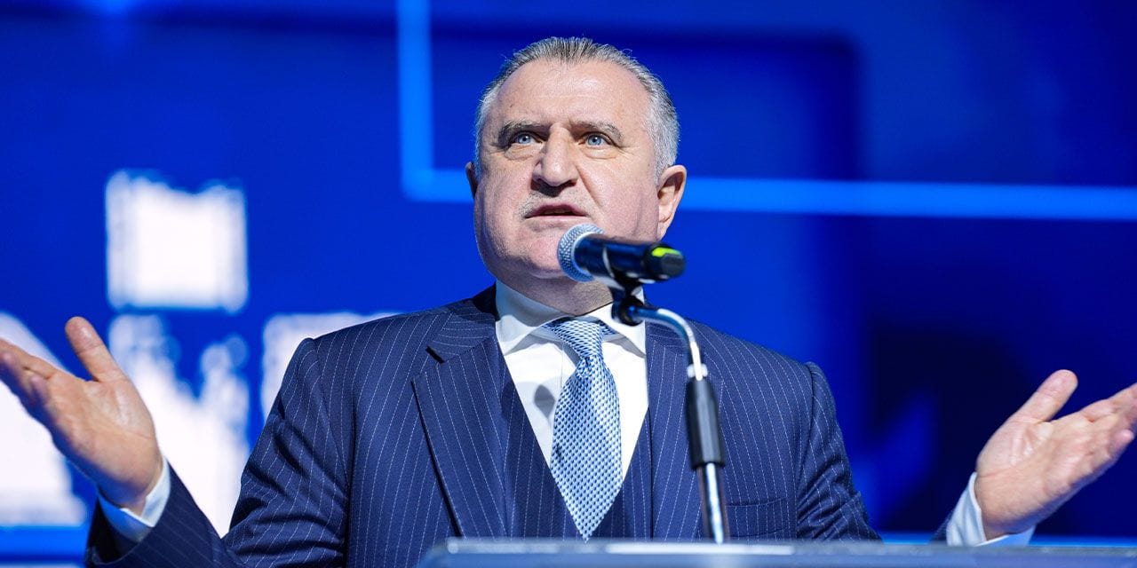 Bakan Osman Aşkın Bak lafa Ronaldo’nun annesiyle başladı: Öyle bir örnek verdi ki…