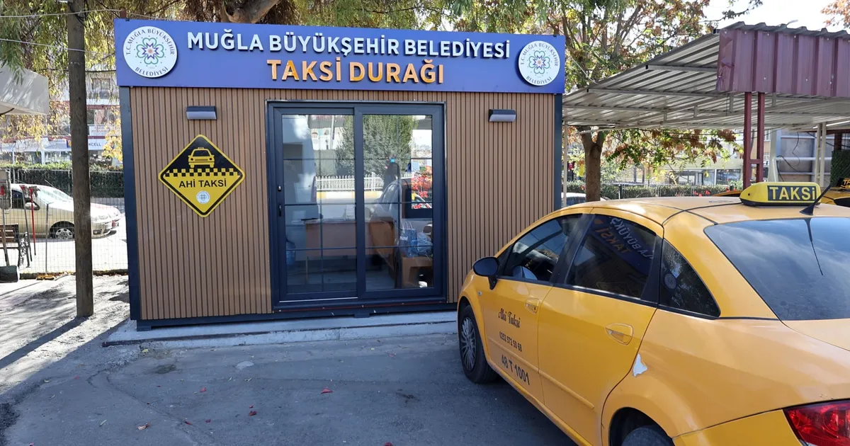 Muğla Büyükşehir’den yerli üretim taksi durakları