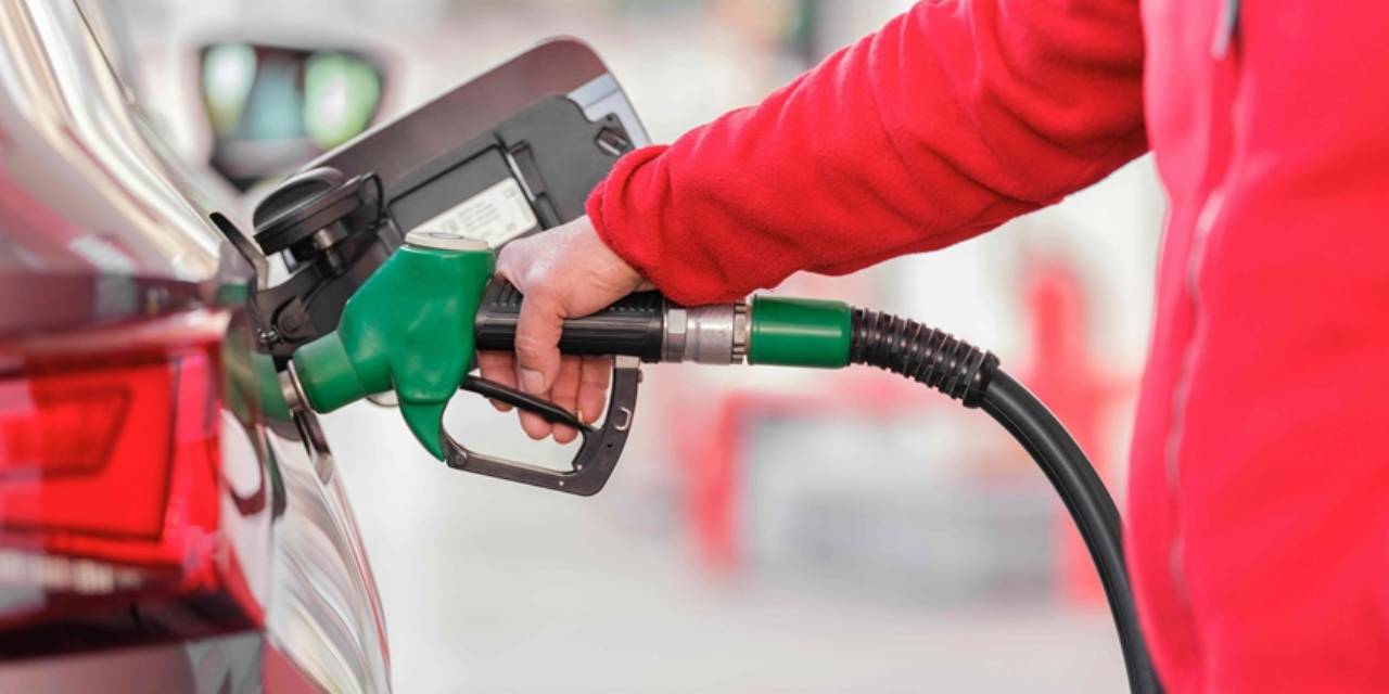 Petrol fiyatları düştü gözler akaryakıtta!