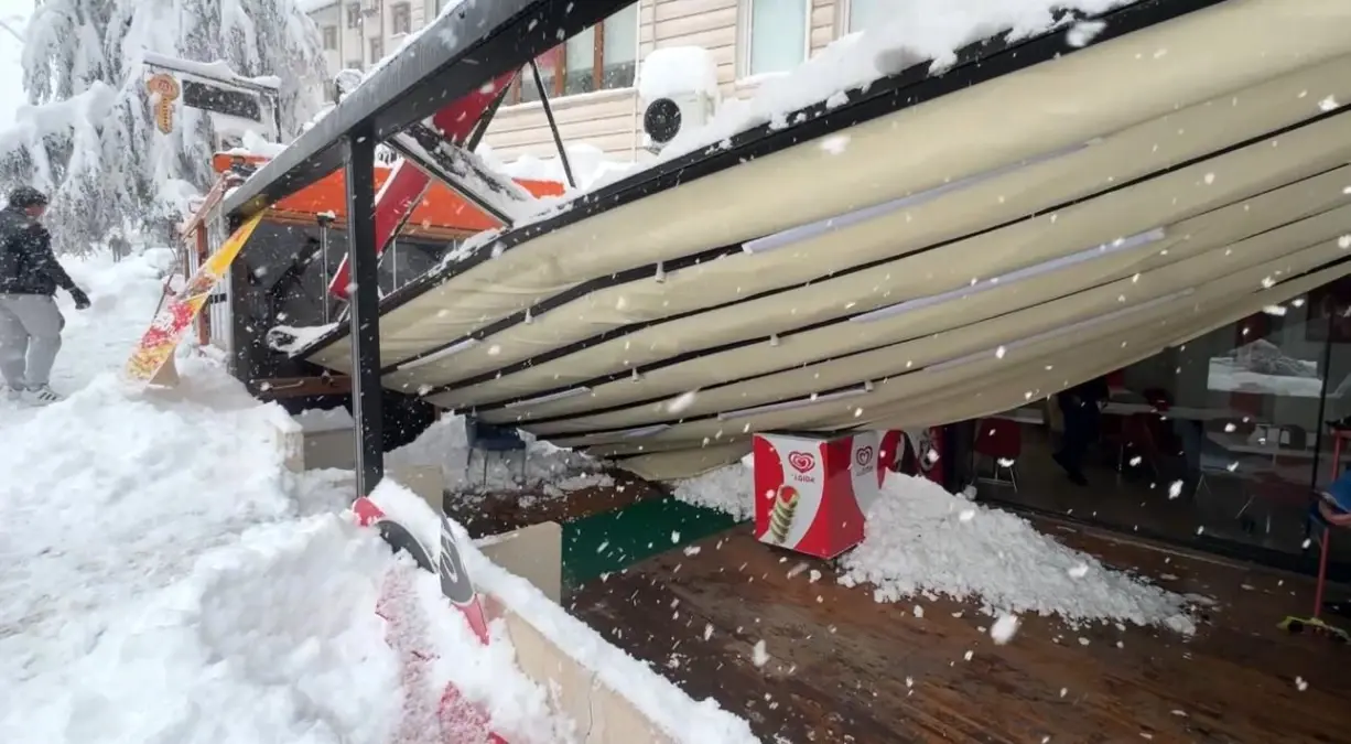 Safranbolu’da Kar Yükü Çökmelere Neden Oldu