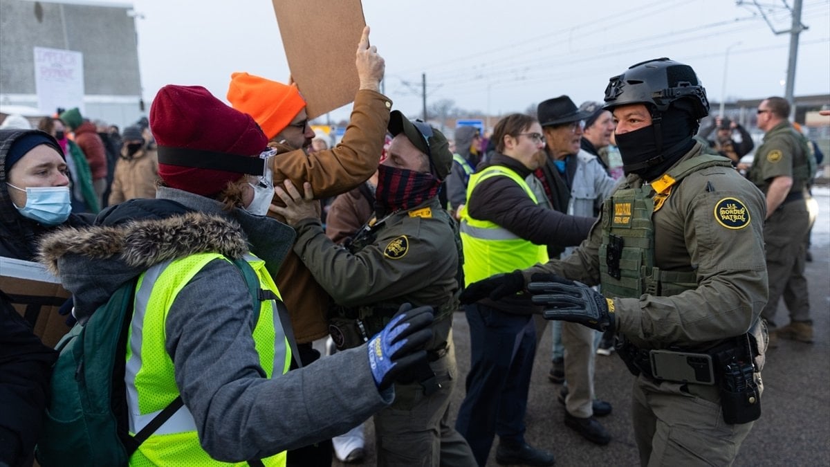 ABD’de ICE tesisinde protestocular ile polis karşı karşıya geldi