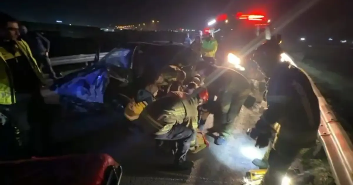 Bursa’da kontrolden çıkan araba bariyere çarptı. İki ağır yaralı | NTV Haber