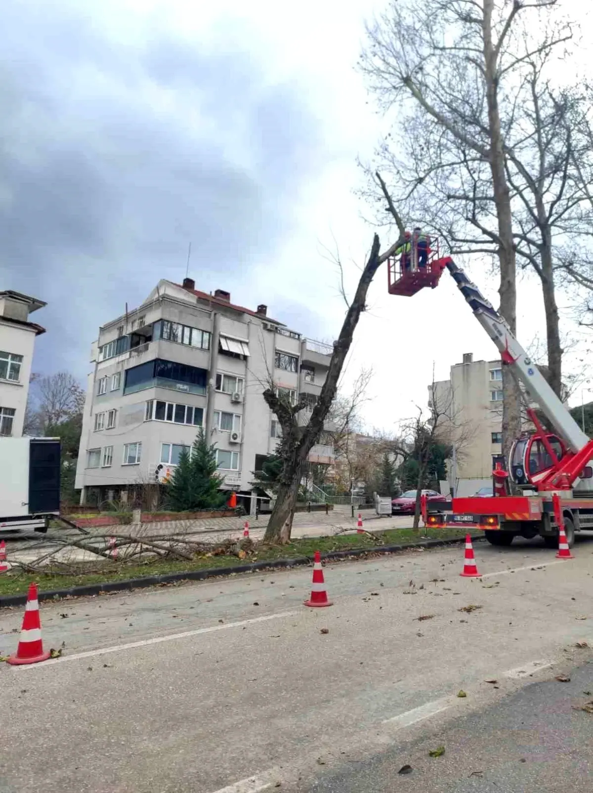 Lodosa karşı büyükşehir ekipleri sahada