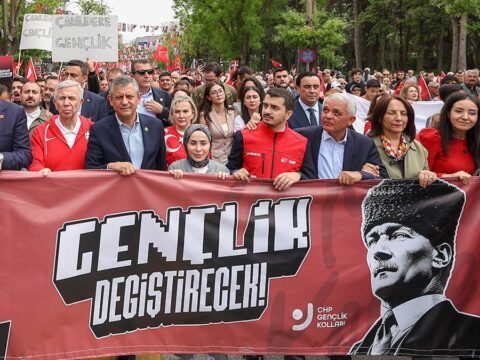 Özgür Özel, The Economist ile Türkiye’nin Mücadelesini Değerlendirdi: “Birçok Alanda Varız”