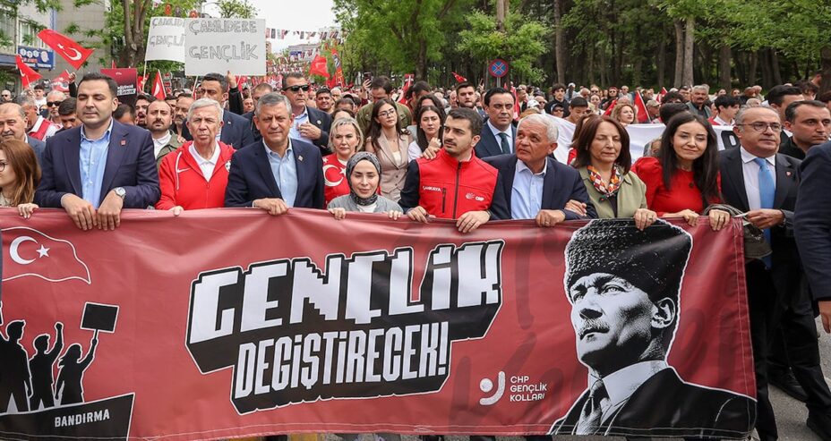 Özgür Özel, The Economist ile Türkiye’nin Mücadelesini Değerlendirdi: “Birçok Alanda Varız”