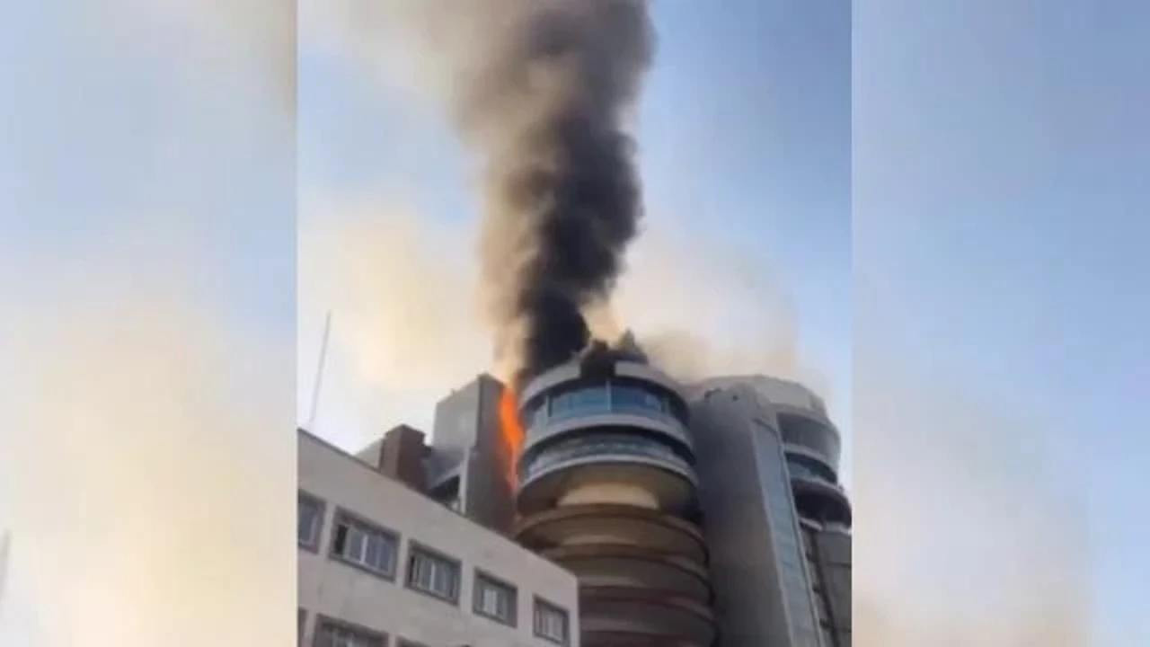 Tahran’daki Alışveriş Merkezinde Yangın: 8 Kişi Hayatını Kaybetti